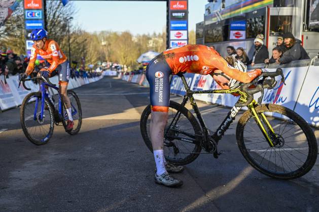 2025 UCI Cyclo-Cross WC - Men Under 23 LIEVIN, FRANCE - FEBRUARY 01 : Van Empel Fem (NED) , Brand Lucinda (NED) at the finish line during the 2025 UCI Cyclo-Cross World Championships for Men Under 23 on February 01, 2025 in Lievin, France, 01 02 2025 Lievin France  Copyright: xNicoxVereeckenx