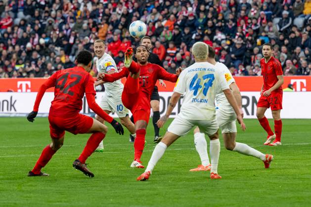 Serge Gnabry FC Bayern Muenchen, 7 on his goal for 4 0 GER, FC Bayern Muenchen vs Holstein Kiel, Football, Bundesliga, Matchday 20, Season 2024 2025, 01 02 2025 DFL DFB REGULATIONS PROHIBIT ANY USE OF PHOTOGRAPHS as IMAGE SEQUENCES and or QUASI VIDEO GER, FC Bayern Muenchen vs Holstein Kiel, Football, Bundesliga, Matchday 20, Season 2024 2025, 01 02 2025 Muenchen Copyright: xEibner-Pressefoto HeikexFeinerx EP_HFR
