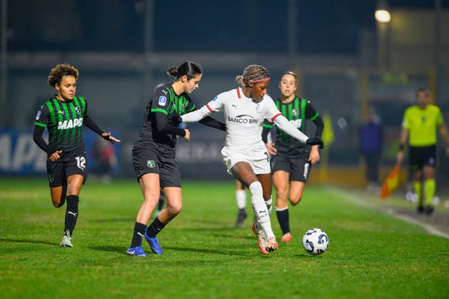 CALCIO - Serie A Femminile - US Sassuolo vs AC Milan Evelyn Ijeh ( AC Milan ) Sara Caiazzo ( U.S. Sassuolo Calcio ) during US Sassuolo vs AC Milan, Italian football Serie A Women match in Sassuolo, Italy, February 01 2025 Sassuolo Italy  Copyright: xIPAxSport ABACAx