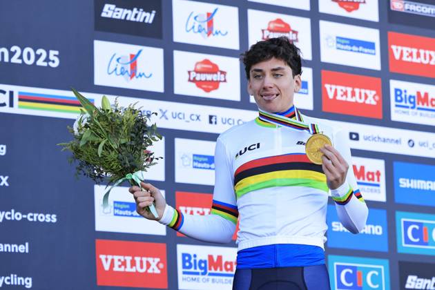 CICLISMO - Ciclocross - 2025 UCI Cyclo-Cross World Championships World Championship, WM, Weltmeisterschaft Cyclo-Cross 2025 - Lievin, France - Junior Men - Mattia Agostinaccio, during the award ceremony during 2025 UCI Cyclo-Cross World Championships, Cyclocross race in Lievin, France, February 02 2025 Lievin France  Copyright: xIPAxSport ABACAx