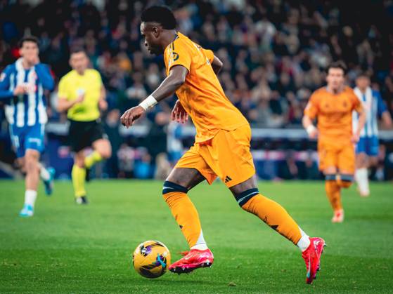 RCD Espanyol de Barcelona v Real Madrid CF - La Liga EA Sports 2024 2025 Vinicius Jr. of Real Madrid dribbles past a defender during the La Liga EA SPORTS match against Espanyol at the Stage Front Stadium. Barcelona Spain Copyright: xLeonardoxGerzonx originalFilename:gerzon-notitle250201_nppFK