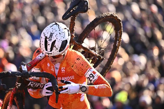 Dutch Leonie Bentveld pictured in action during the U23 women competition of the UCI cyclocross World Championship, WM, Weltmeisterschaft in Lievin, France, Sunday 02 February 2025. The world championships are taking place from 31 January until 02 February. JASPERxJACOBS  x111639134x