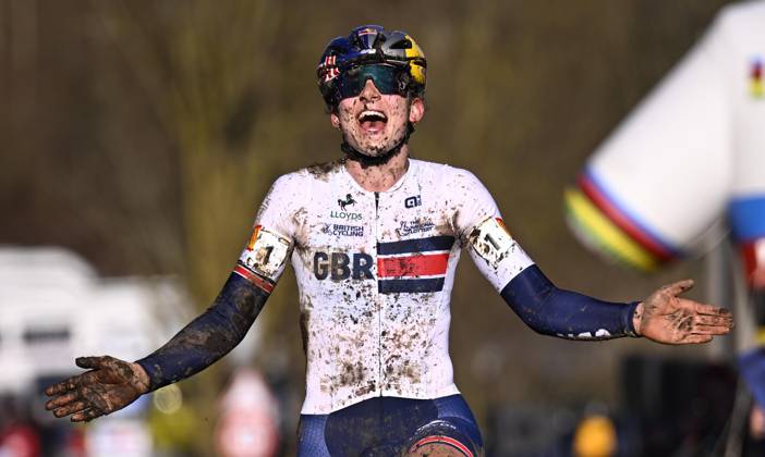 Sport Bilder des Tages British Zoe Backstedt celebrates as she crosses the finish line to win the U23 women competition of the UCI cyclocross World Championship, WM, Weltmeisterschaft in Lievin, France, Sunday 02 February 2025. The world championships are taking place from 31 January until 02 February. JASPERxJACOBS  x111639959x