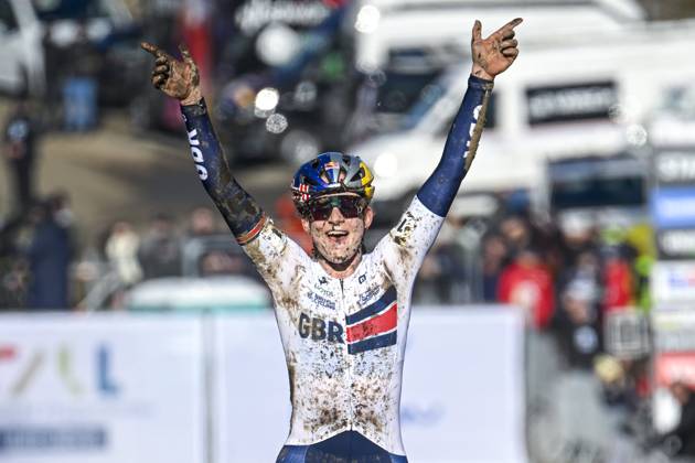 2025 UCI Cyclo-Cross WC - Women Under 23 LIEVIN, FRANCE - FEBRUARY 02 : Backstedt Zoe (GBR) celebrating her victory during the 2025 UCI Cyclo-Cross World Championships for Women Under 23 on February 02, 2025 in Lievin, France, 02 02 2025 Lievin France  Copyright: xNicoxVereeckenx
