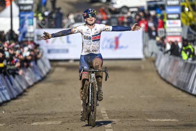 2025 UCI Cyclo-Cross WC - Women Under 23 LIEVIN, FRANCE - FEBRUARY 02 : Backstedt Zoe (GBR) celebrating her victory during the 2025 UCI Cyclo-Cross World Championships for Women Under 23 on February 02, 2025 in Lievin, France, 02 02 2025 Lievin France  Copyright: xNicoxVereeckenx