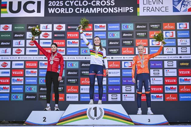 2025 UCI Cyclo-Cross WC - Women Under 23 LIEVIN, FRANCE - FEBRUARY 02 : Schreiber Marie (LUX) , Bentveld Leonie (NED) , Backstedt Zoe (GBR) on the podium during the 2025 UCI Cyclo-Cross World Championships for Women Under 23 on February 02, 2025 in Lievin, France, 02 02 2025 Lievin France  Copyright: xNicoxVereeckenx
