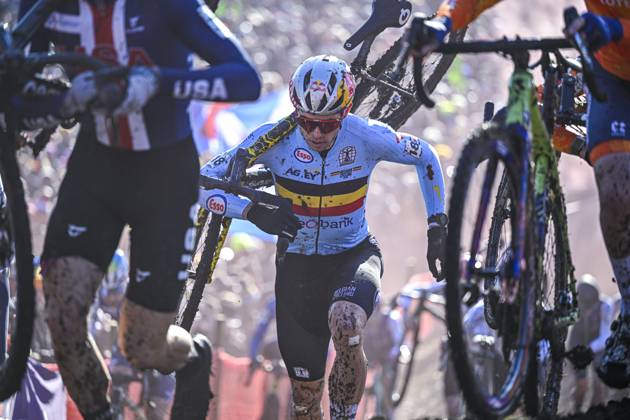 2025 UCI Cyclo-Cross WC - Men Elite LIEVIN, FRANCE - FEBRUARY 02 : Van Aert Wout (BEL) in action during the 2025 UCI Cyclo-Cross World Championships for Men Elite on February 02, 2025 in Lievin, France, 02 02 2025 Lievin France  Copyright: xNicoxVereeckenx
