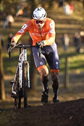 Dutch Mathieu Van Der Poel pictured in action during the elite men competition of the UCI cyclocross World Championship, WM, Weltmeisterschaft in Lievin, France, Sunday 02 February 2025. The world championships are taking place from 31 January until 02 February. JASPERxJACOBS  x111648386x