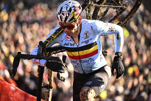 Belgian Wout van Aert pictured in action during the elite men competition of the UCI cyclocross World Championship, WM, Weltmeisterschaft in Lievin, France, Sunday 02 February 2025. The world championships are taking place from 31 January until 02 February. JASPERxJACOBS x111648807x