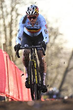 Belgian Wout van Aert pictured in action during the elite men competition of the UCI cyclocross World Championship, WM, Weltmeisterschaft in Lievin, France, Sunday 02 February 2025. The world championships are taking place from 31 January until 02 February. JASPERxJACOBS x111649173x