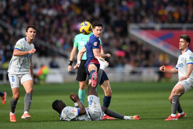 FC Barcelona, Barca v DEPORTIVO ALAVES. OLIMPIC STADIUM LLUIS COMPANYS. MONTJUIC,BARCELONA. February 2,2025 FC BARCELONA vs DEPORTIVO ALAVES. February 2, 2025 Moussa Diarra (22) of Deportivo AlavÃ s vies with Robert Lewandowski (9) of FC Barcelona during the match between FC Barcelona and Deportivo Alaves corresponding to the twenty two day of La Liga EA Sports at Olimpic Stadium Lluis Companys of Montjuic in Barcelona, Spain. Barcelona ESP Copyright: xS.xRosx