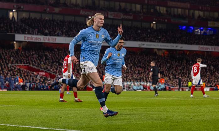 Football - FA Premier League - Arsenal FC v Manchester City FC LONDON, ENGLAND - Sunday, February 2, 2025: Manchester City s Erling Haaland celebrates after scoring the first equalising goal during the FA Premier League match between Arsenal FC and Manchester City FC at the Emirates Stadium. (Photo by David Rawcliffe Propaganda) LONDON Emirates Stadium GREATER LONDON ENGLAND Copyright: xDavidxRawcliffex P2025-02-02-Arsenal_Man_City-31