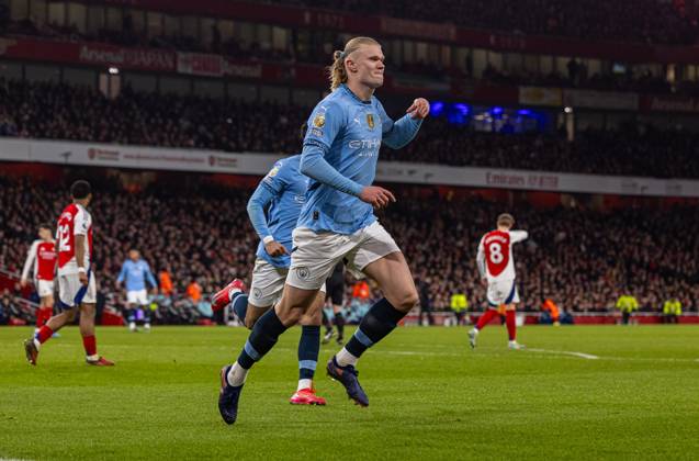 Football - FA Premier League - Arsenal FC v Manchester City FC LONDON, ENGLAND - Sunday, February 2, 2025: Manchester City s Erling Haaland celebrates after scoring the first equalising goal during the FA Premier League match between Arsenal FC and Manchester City FC at the Emirates Stadium. (Photo by David Rawcliffe Propaganda) LONDON Emirates Stadium GREATER LONDON ENGLAND Copyright: xDavidxRawcliffex P2025-02-02-Arsenal_Man_City-32