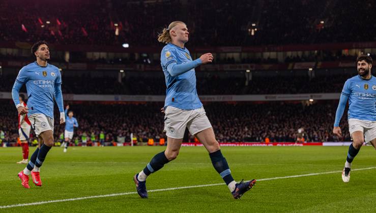 Football - FA Premier League - Arsenal FC v Manchester City FC LONDON, ENGLAND - Sunday, February 2, 2025: Manchester City s Erling Haaland celebrates after scoring the first equalising goal during the FA Premier League match between Arsenal FC and Manchester City FC at the Emirates Stadium. (Photo by David Rawcliffe Propaganda) LONDON Emirates Stadium GREATER LONDON ENGLAND Copyright: xDavidxRawcliffex P2025-02-02-Arsenal_Man_City-33