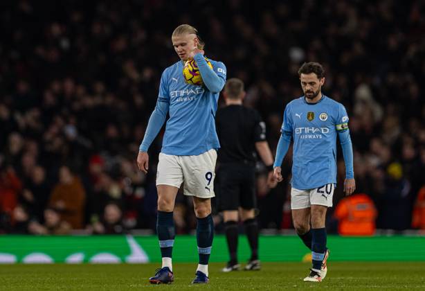 Football - FA Premier League - Arsenal FC v Manchester City FC LONDON, ENGLAND - Sunday, February 2, 2025: Manchester City s Erling Haaland looks dejected as Arsenal score their third goal to make the score 3-1 during the FA Premier League match between Arsenal FC and Manchester City FC at the Emirates Stadium. (Photo by David Rawcliffe Propaganda) LONDON Emirates Stadium GREATER LONDON ENGLAND Copyright: xDavidxRawcliffex P2025-02-02-Arsenal_Man_City-47