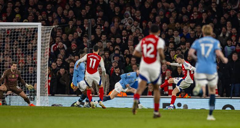 Football - FA Premier League - Arsenal FC v Manchester City FC LONDON, ENGLAND - Sunday, February 2, 2025: Arsenal s Kai Havertz scores his side s fourth goal during the FA Premier League match between Arsenal FC and Manchester City FC at the Emirates Stadium. (Photo by David Rawcliffe Propaganda) LONDON Emirates Stadium GREATER LONDON ENGLAND Copyright: xDavidxRawcliffex P2025-02-02-Arsenal_Man_City-51