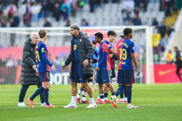 FC Barcelona, Barca v DEPORTIVO ALAVES. OLIMPIC STADIUM LLUIS COMPANYS. MONTJUIC,BARCELONA. February 2,2025 FC BARCELONA vs DEPORTIVO ALAVES. February 2, 2025 Frenkie de Jong (21) of FC Barcelona and Ronald Araujo (4) of FC Barcelona at the end of the match between FC Barcelona and Deportivo Alaves corresponding to the twenty two day of La Liga EA Sports at Olimpic Stadium Lluis Companys of Montjuic in Barcelona, Spain. Barcelona ESP Copyright: xS.xRosx
