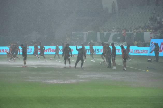 Palmeiras x Corinthians SÃO PAULO, SP - 06.02.2025: PALMEIRAS X CORINTHIANS - Heavy rain and hail moments before the match between Palmeiras x Corinthians, valid for the seventh round of the 2025 São Paulo Football Championship, this Thursday, (6) at Allianz Parque, SP. (Photo: Roberto Casimiro Fotoarena) x2685462x RobertoxCasimiro