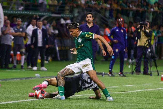 Palmeiras x Corinthians SÃO PAULO, SP - 06.02.2025: PALMEIRAS X CORINTHIANS - Richard Rios and Matheus Bidu during the match between Palmeiras and Corinthians valid for the 7th round of the 2025 São Paulo Championship held at Allianz Parque on Thursday night (06). (Photo: Yuri Murakami Fotoarena) x2685597x YurixMurakami