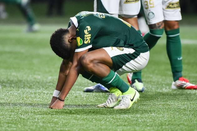 Palmeiras x Corinthians SÃO PAULO, SP - 06.02.2025: PALMEIRAS X CORINTHIANS - Palmeiras player Estevão misses a penalty kick during the match between Palmeiras x Corinthians, valid for the seventh round of the 2025 São Paulo Football Championship, this Thursday, (6) at Allianz Parque, SP. (Photo: Roberto Casimiro Fotoarena) x2685659x RobertoxCasimiro