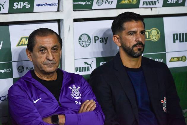 Palmeiras x Corinthians SÃO PAULO, SP - 06.02.2025: PALMEIRAS X CORINTHIANS - Corinthians coach Ramón Díaz and assistant Emiliano Díaz during the match between Palmeiras x Corinthians, valid for the seventh round of the 2025 São Paulo Football Championship, this Thursday, (6) at Allianz Parque, SP. (Photo: Roberto Casimiro Fotoarena) x2685663x  RobertoxCasimiro