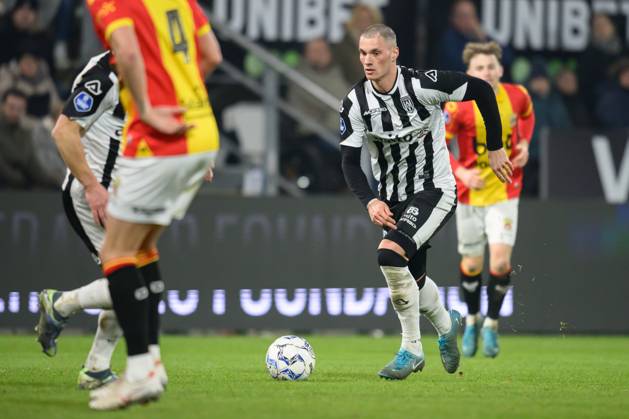 ALMELO, Stadium Asito, 08-02-2025 , season 2024 2025 , Dutch Eredivisie Football during the match Heracles - Go Ahead Eagles Heracles Almelo player Luka Kulenovic Heracles - Go Ahead Eagles x27758441x Copyright: