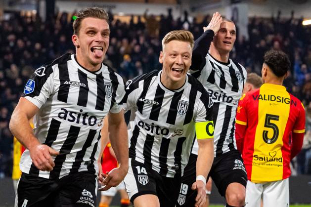 ALMELO, Stadium Asito, 08-02-2025 , season 2024 2025 , Dutch Eredivisie Football during the match Heracles - Go Ahead Eagles Heracles Almelo player Damon Mirani scores Heracles Almelo player Brian De Keersmaecker Heracles Almelo player Luka Kulenovic Heracles - Go Ahead Eagles x27758754x Copyright: