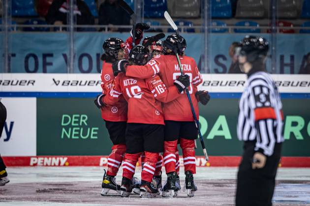 Olympic Qualification Tournament Austria vs. Slovakia 09 02 25 Team Austria celebrates after scoring the goal to make it 3 0 Olympic Qualification Tournament Austria vs. Slovakia Bremerhaven, Eisarena on 09 02 25 Copyright: xBEAUTIFULxSPORTS MarioxM.xKobergx