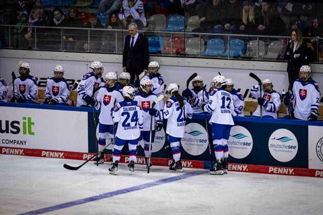 Olympia-Qualifikationsturnier: Österreich vs Slowakei; 09.02.25 Bank Team Slowakei Olympia-Qualifikationsturnier: Österreich vs Slowakei; Bremerhaven, Eisarena am 09.02.25 Copyright: xBEAUTIFULxSPORTS MarioxM.xKobergx