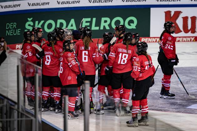 Olympic Qualification Tournament Austria vs. Slovakia 09 02 25 Cheers after victory for Team Austria Olympic Qualification Tournament Austria vs. Slovakia Bremerhaven, Eisarena on 09 02 25 Copyright: xBEAUTIFULxSPORTS MarioxM.xKobergx