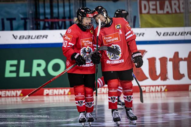 Olympic Qualification Tournament Austria vs. Slovakia 09 02 25 Cheers for Anna Meixner No. 10, Austria and Antonia Matzka No. 23, Austria Olympic Qualification Tournament Austria vs. Slovakia Bremerhaven, Eisarena on 09 02 25 Copyright: xBEAUTIFULxSPORTS MarioxM.xKobergx
