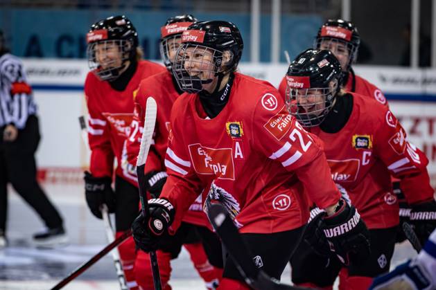 Olympic Qualification Tournament Austria vs. Slovakia 09 02 25 Cheers for Team Austria and Antonia Matzka No. 23, Austria Olympic Qualification Tournament Austria vs. Slovakia Bremerhaven, Eisarena on 09 02 25 Copyright: xBEAUTIFULxSPORTS MarioxM.xKobergx