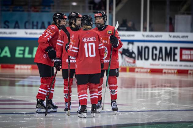 Olympic Qualification Tournament Austria vs. Slovakia 09 02 25 Team Austria before the last third Olympic Qualification Tournament Austria vs. Slovakia Bremerhaven, Eisarena on 09 02 25 Copyright: xBEAUTIFULxSPORTS MarioxM.xKobergx