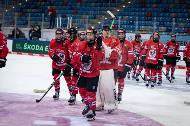 Olympic Qualification Tournament Austria vs. Slovakia 09 02 25 Cheers after victory for Team Austria Olympic Qualification Tournament Austria vs. Slovakia Bremerhaven, Eisarena on 09 02 25 Copyright: xBEAUTIFULxSPORTS MarioxM.xKobergx