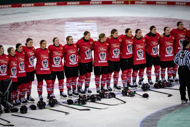 Olympic Qualification Tournament Austria vs. Slovakia 09 02 25 Cheers after victory for Team Austria Olympic Qualification Tournament Austria vs. Slovakia Bremerhaven, Eisarena on 09 02 25 Copyright: xBEAUTIFULxSPORTS MarioxM.xKobergx