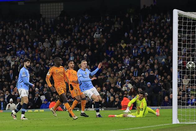 Manchester City v Real Madrid Champions League 11 02 2025. Erling Haaland (9) of Manchester City scores to make it 1-0 during the Champions League match between Manchester City and Real Madrid at the Etihad Stadium, Manchester, England on 11 February 2025. Manchester Etihad Stadium Manchester England Editorial use only , Copyright: xConorxMolloyx PSI-21439-0021