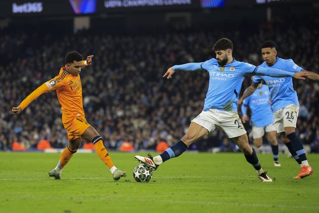 Manchester City v Real Madrid Champions League 11 02 2025. Rodrygo Goes (11) of Real Madrid and Josko Gvardiol (24) of Manchester City challenge for the ball during the Champions League match between Manchester City and Real Madrid at the Etihad Stadium, Manchester, England on 11 February 2025. Manchester Etihad Stadium Manchester England Editorial use only , Copyright: xConorxMolloyx PSI-21439-0068