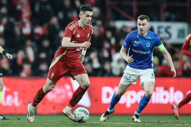 Standard s Sotiris Alexandropoulos and Genk s Bryan Heynen fight for the ball during a soccer match between Standard de Liege and KRC Genk, Friday 14 February 2025 in Liege, on day 26 of the 2024-2025 season of the Jupiler Pro League first division of the Belgian championship. BRUNOxFAHY x112459292x