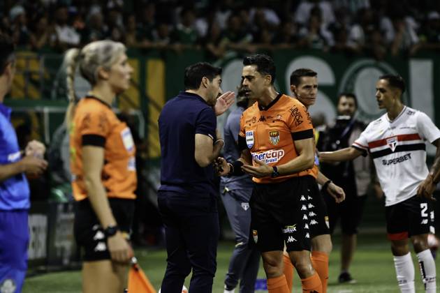 Match between Palmeiras and Sao Paulo for the Sao Paulo championship Sao paulo (sp), 02 16 2025 - paulistao palmeiras vs sao paulo - palmeiras coach abel ferreira, during the match between palmeiras and sao paulo, valid for the 10th round of the 2025 paulista football championship, on the night of this sunday, february 16, 2025, at allianz parque, in sao paulo. (Foto: Leco Viana Thenews2 imago images) SPO Copyright: xLecoxVianax