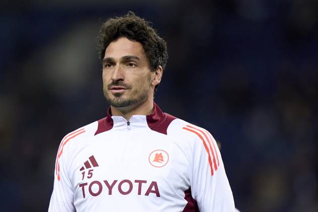 FC Porto v AS Roma - UEFA Europa League 2024 25 League Knockout Play-off First Leg Mats Hummels of AS Roma looks on during the warm-up prior to the UEFA Europa League Knockout phase play-offs 1st leg match between FC Porto and AS Roma at Estadio Do Dragao in Porto, Portugal, on February 13, 2025. UEFA Europa League Knockout phase play-offs1st leg match between FC porto and AS Roma at Estadio Do Dragao in Porto, Portugal, o Porto Portugal Copyright: xJosexManuelxAlvarezxReyx originalFilename:alvarezrey-notitle250213_nppl8