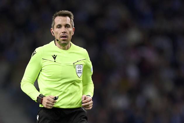 FC Porto v AS Roma - UEFA Europa League 2024 25 League Knockout Play-off First Leg Referee Tobias Stieler looks on during the UEFA Europa League Knockout phase play-offs 1st leg match between FC Porto and AS Roma at Estadio Do Dragao in Porto, Portugal, on February 13, 2025. UEFA Europa League Knockout phase play-offs1st leg match between FC porto and AS Roma at Estadio Do Dragao in Porto, Portugal, o Porto Portugal Copyright: xJosexManuelxAlvarezxReyx originalFilename:alvarezrey-notitle250213_npQFO