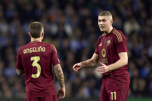 FC Porto v AS Roma - UEFA Europa League 2024 25 League Knockout Play-off First Leg Artem Dovbyk of AS Roma talks with Angelino of AS Roma during the UEFA Europa League Knockout phase play-offs 1st leg match between FC Porto and AS Roma at Estadio Do Dragao in Porto, Portugal, on February 13, 2025. UEFA Europa League Knockout phase play-offs1st leg match between FC porto and AS Roma at Estadio Do Dragao in Porto, Portugal, o Porto Portugal Copyright: xJosexManuelxAlvarezxReyx originalFilename:alvarezrey-notitle250213_npnE8