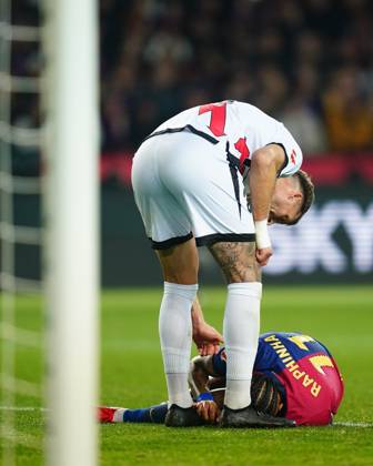 FC Barcelona, Barca Rayo Vallecano. La Liga EA Sports match. Date 24 Florian Lejeune of Rayo Vallecano and Raphael Dias Belloli Raphinha of FC Barcelona during the La Liga EA Sports match between FC Barcelona and Rayo Vallecano played at Lluis Companys Stadium on February 17, 2025 in Barcelona, Spain. kpng Copyright: xSergioxRuizx xImagox PS_250217_BAR_RAY_112