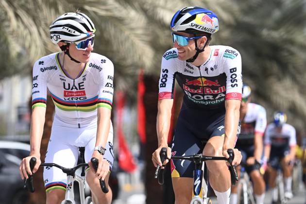 UAE Tour 2025 - Stage 3 JEBEL JAIS, UNITED ARAB EMIRATES - FEBRUARY 19 : Fisher-Black Finn Lachlan Fox (NZL) of Red Bull - Bora - Hansgrohe and Pogacar Tadej (SLO) of UAE Team Emirates pictured during Stage 3 of the UAE Tour 2025 cycling race with start in Ras Al Khaimah and finish in Jebel Jais (181km) on February 19, 2025 in Jebel Jais, United Arab Emirates, 19 02 2025 Jebel Jais United Arab Emirates  Copyright: xPeterxDexVoechtx