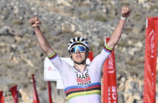 Sport Bilder des Tages UAE Tour 2025 - Stage 3 JEBEL JAIS, UNITED ARAB EMIRATES - FEBRUARY 19 : Pogacar Tadej (SLO) of UAE Team Emirates wins during Stage 3 of the UAE Tour 2025 cycling race with start in Ras Al Khaimah and finish in Jebel Jais (181km) on February 19, 2025 in Jebel Jais, United Arab Emirates, 19 02 2025 Jebel Jais United Arab Emirates  Copyright: xPeterxDexVoechtx