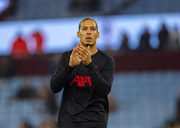 Football - FA Premier League - Aston Villa FC v Liverpool FC BIRMINGHAM, ENGLAND - Wednesday, February 19, 2025: Liverpool s captain Virgil van Dijk during the pre-match warm-up before the FA Premier League match between Aston Villa FC and Liverpool FC at Villa Park. (Photo by David Rawcliffe Propaganda) BIRMINGHAM Villa Park WEST MIDLANDS ENGLAND Copyright: xDavidxRawcliffex P2025-02-19-Aston_Villa_Liverpool-21