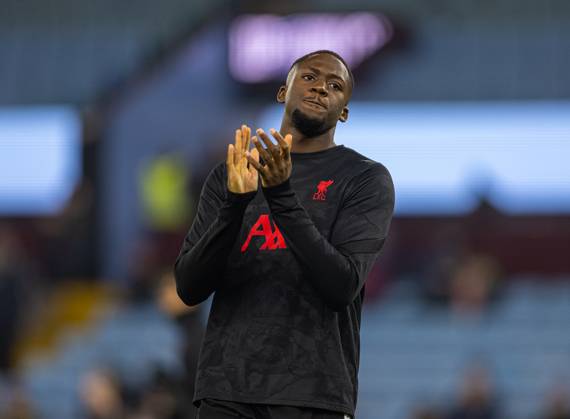 Football - FA Premier League - Aston Villa FC v Liverpool FC BIRMINGHAM, ENGLAND - Wednesday, February 19, 2025: Liverpool s Ibrahima Konatà during the pre-match warm-up before the FA Premier League match between Aston Villa FC and Liverpool FC at Villa Park. (Photo by David Rawcliffe Propaganda) BIRMINGHAM Villa Park WEST MIDLANDS ENGLAND Copyright: xDavidxRawcliffex P2025-02-19-Aston_Villa_Liverpool-22
