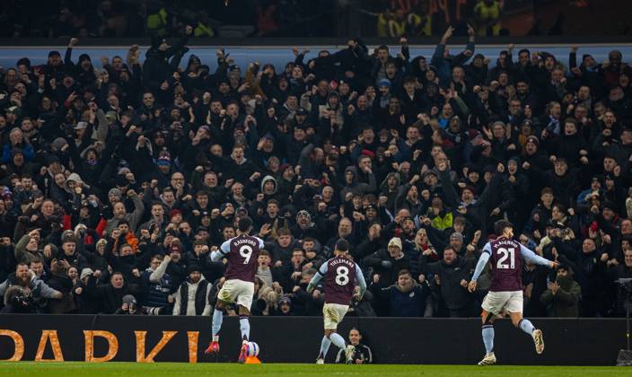 Football - FA Premier League - Aston Villa FC v Liverpool FC BIRMINGHAM, ENGLAND - Wednesday, February 19, 2025: Aston Villa s Youri Tielemans celebrates after scoring his side s first equalising goal during the FA Premier League match between Aston Villa FC and Liverpool FC at Villa Park. (Photo by David Rawcliffe Propaganda) BIRMINGHAM Villa Park WEST MIDLANDS ENGLAND Copyright: xDavidxRawcliffex P2025-02-19-Aston_Villa_Liverpool-59