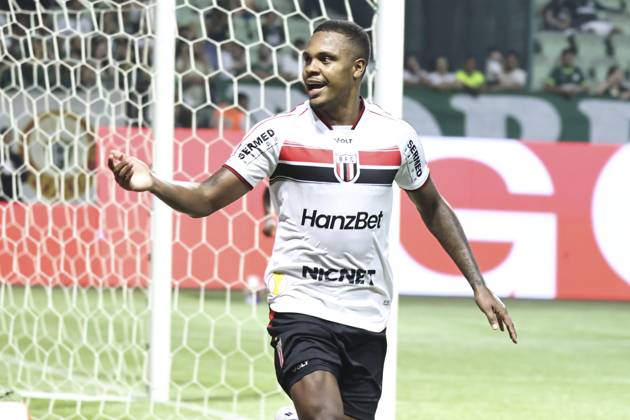 Match between Palmeiras and Botafogo SP for the Sao Paulo championship Sao paulo (sp), 20 02 2025 - paulistao palmeiras vs botagogo sp alexandre de jesus of botafogo sp scores and celebrates his goal in a match between palmeiras vs botafogo sp, valid for the 11th round of the 2025 paulista football championship, on the night of this tuesday, february 20, 2025, at allianz parque, in sao paulo-sp (Foto: Leco Viana Thenews2 imago images) SPO Copyright: xLecoxVianax