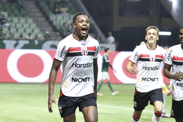 Match between Palmeiras and Botafogo SP for the Sao Paulo championship Sao paulo (sp), 20 02 2025 - paulistao palmeiras vs botagogo sp alexandre de jesus of botafogo sp scores and celebrates his goal in a match between palmeiras vs botafogo sp, valid for the 11th round of the 2025 paulista football championship, on the night of this tuesday, february 20, 2025, at allianz parque, in sao paulo-sp (Foto: Leco Viana Thenews2 imago images) SPO Copyright: xLecoxVianax